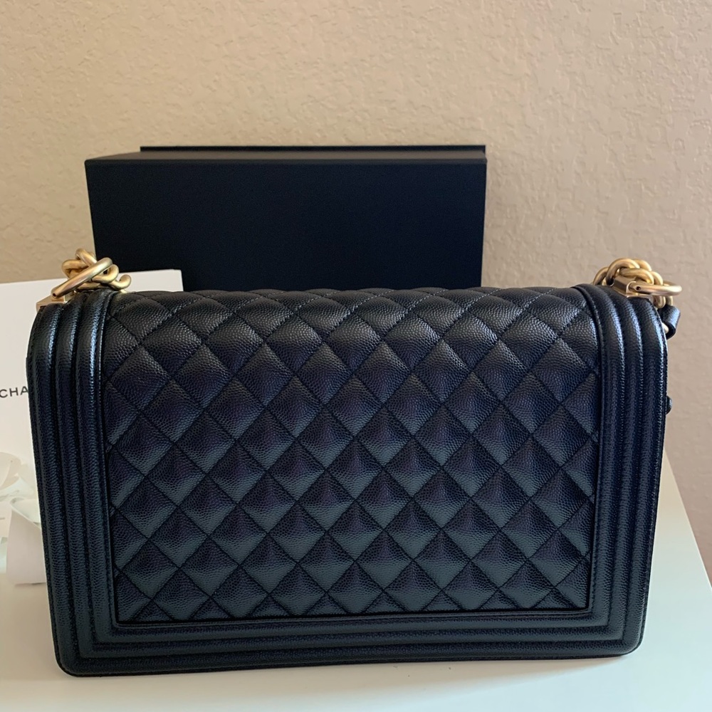 ♥️SOLD♥️ Chanel Large boy caviar skin gold HW - Picture 3 of 8